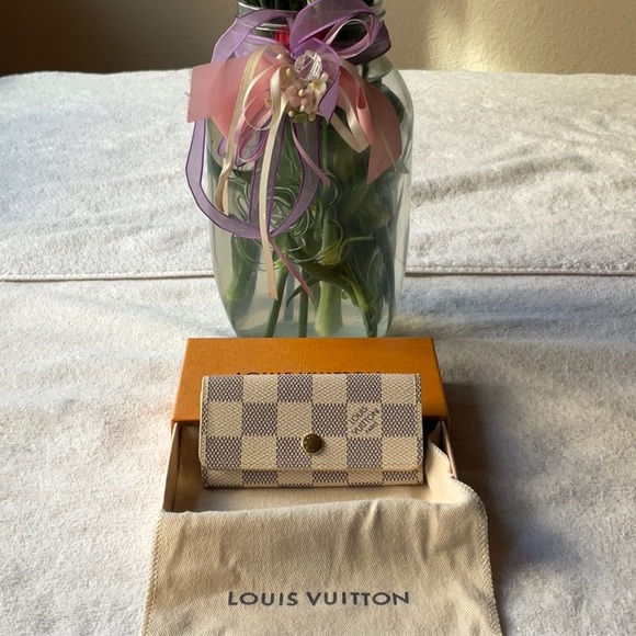 🔑 LOUIS VUITTON DAMIER AZUR 4 KEY HOLDER 🔑NWT🔑 - Picture 15 of 16